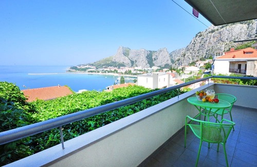 Omis House | Nice Holiday House in Omiš with Third Terrace