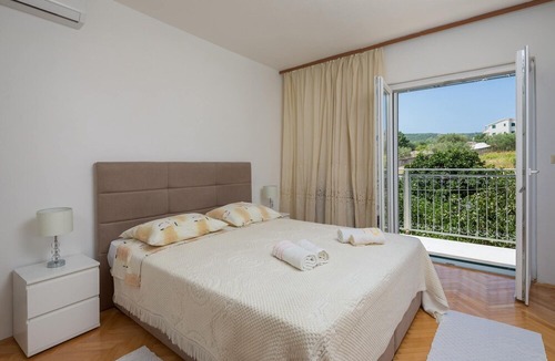 Slatine Villa | Split area -Trogir BEACH RESORT NEAR TROGIR AND SPLIT SPECIAL OFFER MAY
