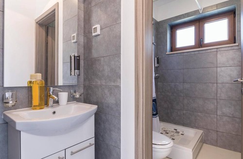 Buici House | 4 bedroom accommodation in Buici