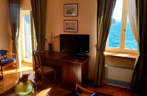 Rava House | Villa Rava rooms & restaurant