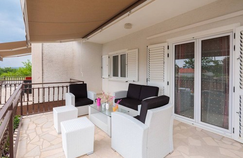 Sestanovac Villa | Modern XXL Villa