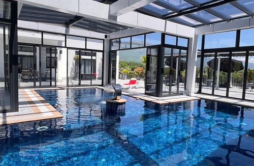 Pec Hotel | White House