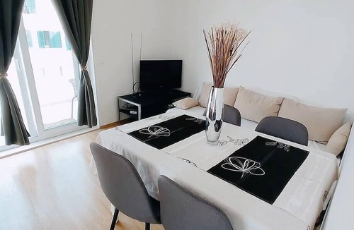 Marina Apartment | Cute apartment in stone house near sea