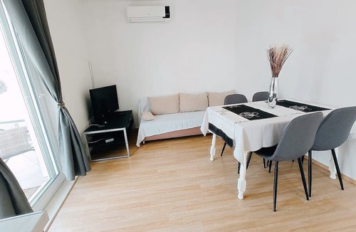 Marina Apartment | Cute apartment in stone house near sea