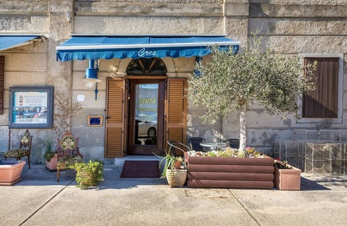 Cres Apartment | Apartment in Cres Near Old Town and Beaches