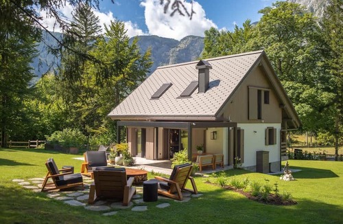 Ukanc House | Luxury Chalet With Jacuzzi at Lake Bohinj