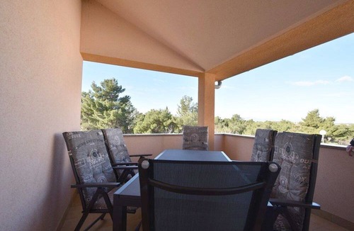 Klimno Apartment | Two bedroom apartment with terrace and sea view Klimno, Krk (A-23615-a)