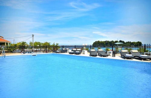 Preko Apartment | Apartment on Ugljan With Pool & Sandy Beach