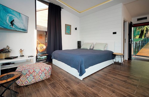 Cukarica Boat Rental | Beach House Belgrade