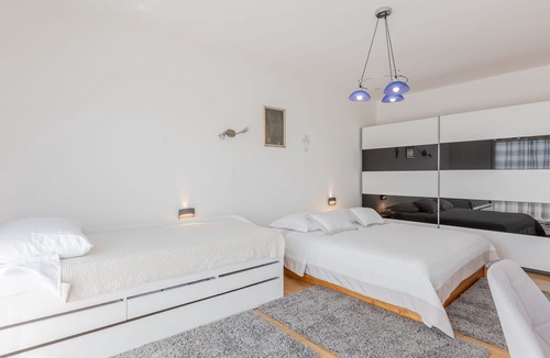 Kastel Kambelovac Apartment | Apartment Merita