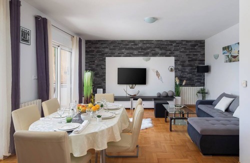 Kastel Novi House | Sunshine Holiday Home