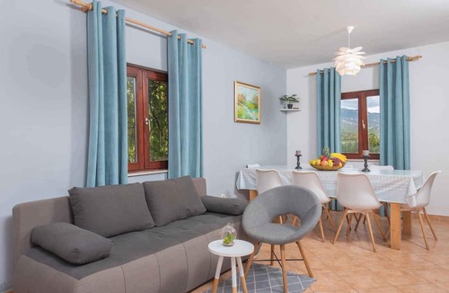 Nova Sela House | Holiday home With terrace and pool