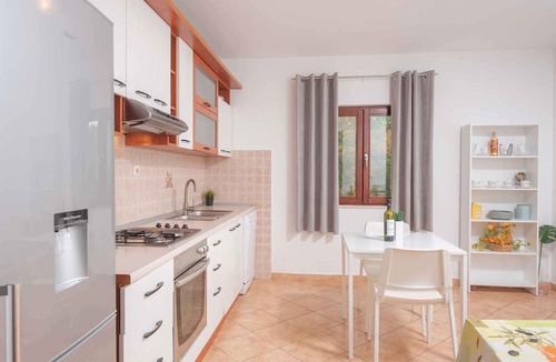 Nova Sela House | Holiday home With terrace and pool