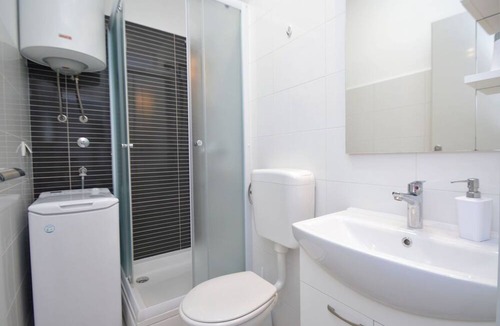 Grebastica Apartment | Lovely apartment for 4 people with WIFI, A/C, TV, terrace and parking