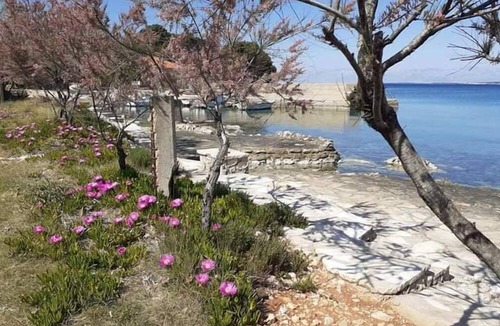 Batalaza Apartment | Apartment Renatare - close to the sea with parking: A2(2+2) - Ugljan, Island Ugljan, Croatia