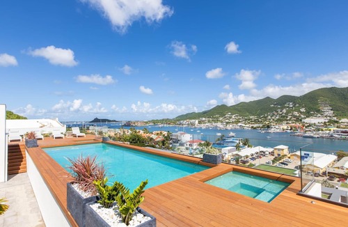 Bouvet Island House | Rooftop Pool & Hot Tub - LUX CONDO: Experience the Island with Local Guidebook