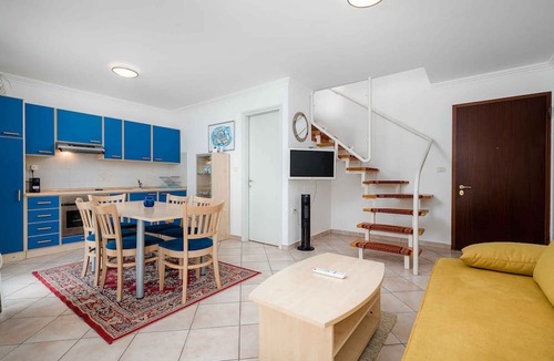 Crveni Vrh Apartment | Holiday apartment with air conditioning, internet and private parking space