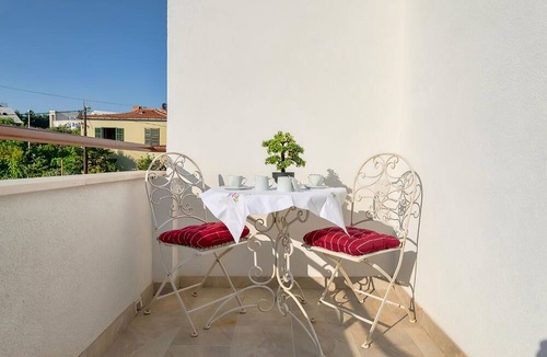 Split House | Happy Home - Rental Residence