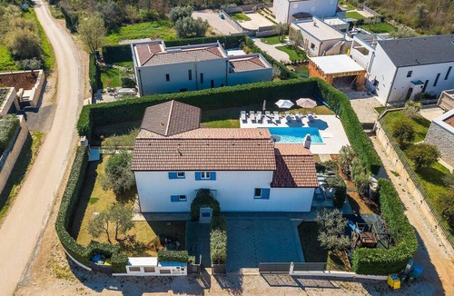 Frata House | 4 bedroom accommodation in Tar