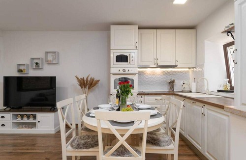 Cepljani House | Villa Stonehouse is a nice rustic terraced house only 3,5 km from the sea and the town Umag.