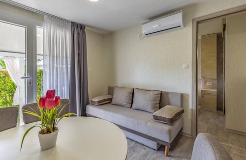 Banjole House | Mobile Homes with Shared Pool Rocco 2
