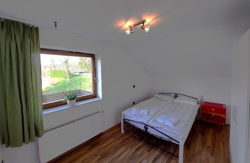 Dobrova-Polhov Gradec Apartment | Countryside Two Bedroom Apartment near Horjul