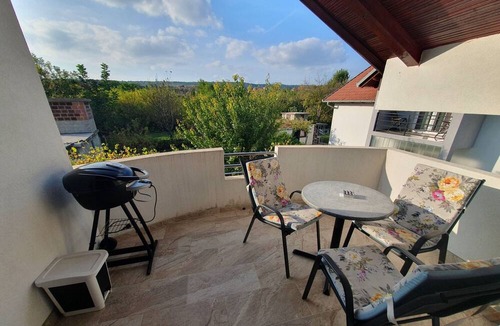 Cove Parja Apartment | Two bedroom apartment with terrace Knin, Zagora (A-21851-a)