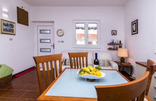 Okrug Gornji House | House Holiday House