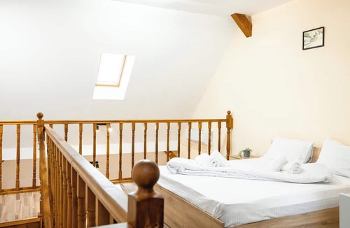 Old City Apartment | Apartment Sleeps 4 With Pets Welcome