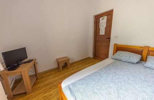 Gurasada Hostel | Route 68 Gurasada Park Hostel