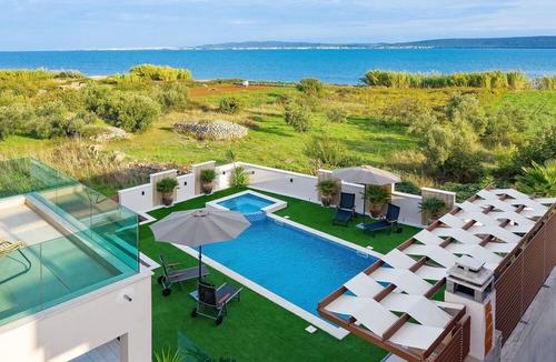 Dobropoljana Villa | Masanda Villa with pool, sea view and balcony - Masanda