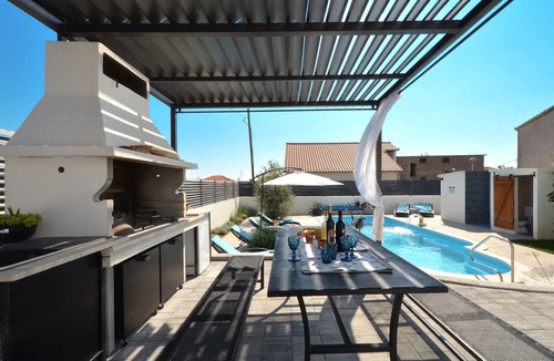 Seget Donji Apartment | VILLA BAMBOLA with private hydromassage heated pool and jacuzzi, for up to 8