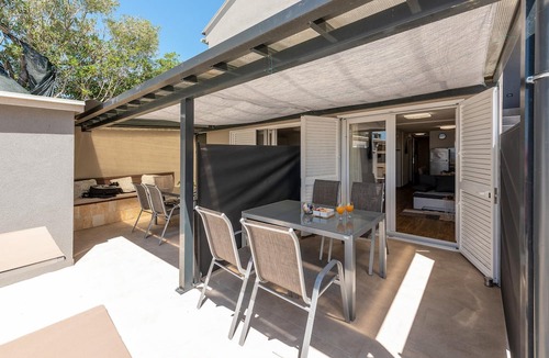 Petrcane Apartment | Cozy apartment in Petrcane with WiFi
