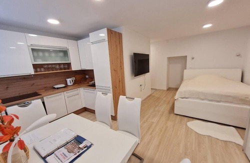 Ljubljana City Centre Apartment | Studio Gea2 Tour As/Cozy, bright studio, real double-bed, free WiFi