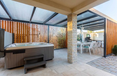 Soline Apartment | Apartment Solinar with Jacuzzi, near the sandy beach