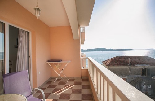 Seget Donji Apartment | Kaja - right next to the beach