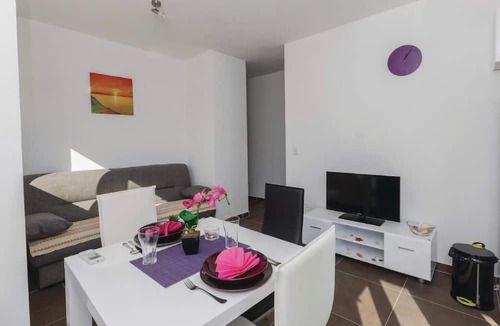 Trogir Apartment | Gorgeous apartment in Saldun with WiFi