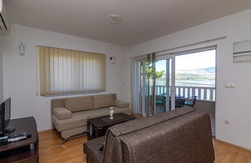 Mastrinka Apartment | Apartments Janja (30131-A6) - Arbanija (Ciovo)