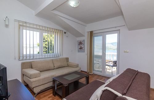 Mastrinka Apartment | Apartments Janja (30131-A8) - Arbanija (Ciovo)