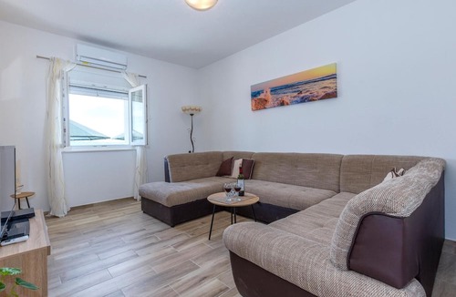 Podstrana Apartment | Gorgeous apartment in Podstrana with WiFi