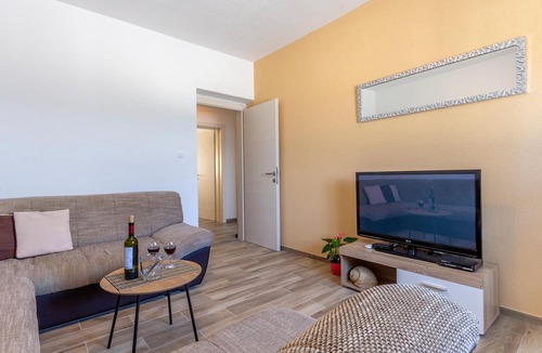 Podstrana Apartment | Gorgeous apartment in Podstrana with WiFi