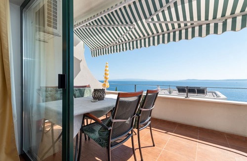 Okrug Gornji Apartment | SABLIC 3 apartment with sea view, 30m from a beach in OKRUG GORNJI