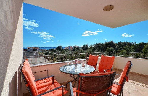 Okrug Gornji Apartment | LOOK, comfy & spacious 3bdr apt in Okrug Gornji, 300m from a beach