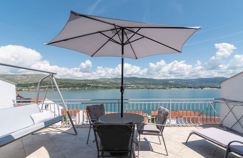 Mastrinka Apartment | Mandic - studio apt w/stunning sea view terrace & only 100m from the beach