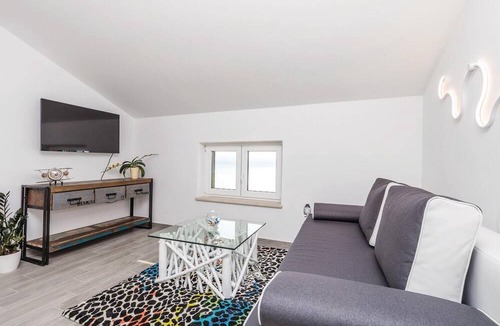 Tulisevica Apartment | Stunning apartment in Lovran with house sea view