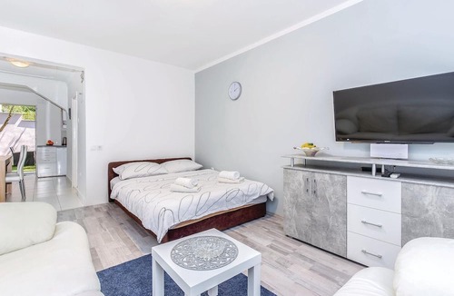 Zurkovo Apartment | Awesome apartment in Kostrena with WiFi