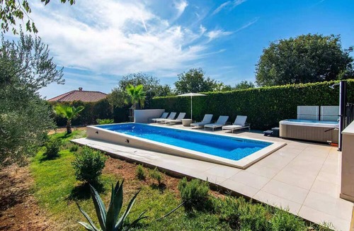 Zemunik Donji House | Luxury Dalmatian Villa with Pool