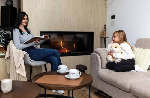 Presika Bed & Breakfast | Relax in Style: Comfort Room with Private Jacuzzi at Resort Stribor