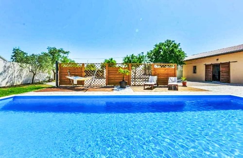 Benkovac House | Wonderful private villa for 12 guests with A/C, WIFI, private pool, TV, terrace and panoramic view