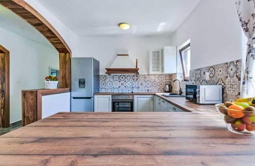 Benkovac House | Wonderful private villa for 12 guests with A/C, WIFI, private pool, TV, terrace and panoramic view